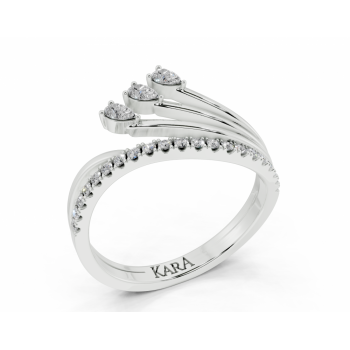 Ring with Pear Cut diamonds of 0.16 ct and round diamonds of 0.14 ct