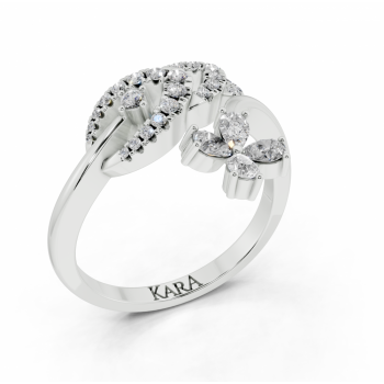 Ring with Pear Cut diamonds of 0.21 ct and round diamonds of 0.16 ct