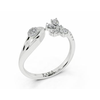 Ring with Pear Cut diamonds of 0.21ct and round diamonds of 0.09ct