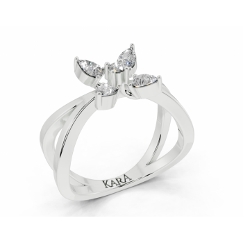 Ring with Pear Cut diamonds of 0.33 ct and round diamonds of 0.03 ct