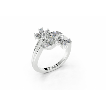 Ring with Pear Cut diamonds of 0.41 ct and round diamonds of 0.19 ct