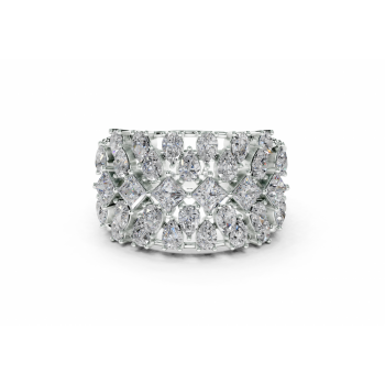 1.35ct Pear Cut diamond ring with 0.70ct Princess Cut diamonds