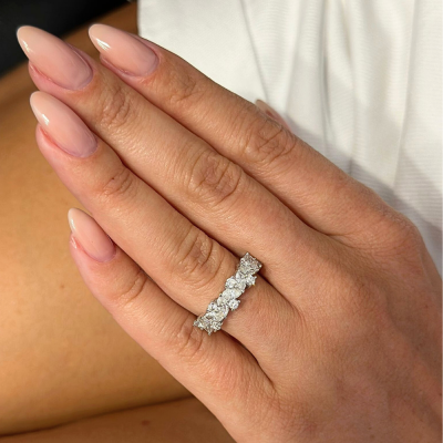 Ring with 0.96 ct Pear diamonds and 0.44 ct round diamonds