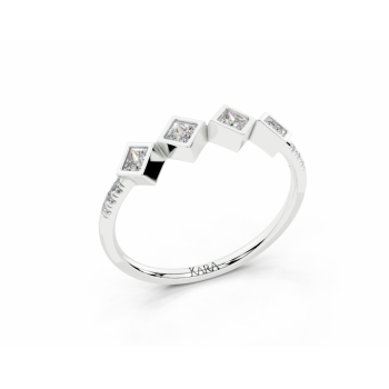 0.29ct Princess Cut diamond ring with 0.03ct round diamonds