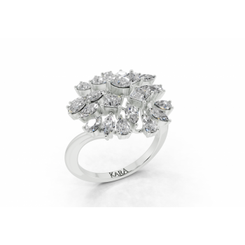 Ring with Princess Cut diamonds of 0.35ct, Pear Cut diamonds of 0.70ct and Marquise Cut diamonds of 0.34ct