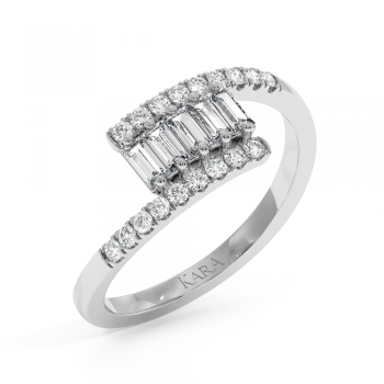 Ring with 0.26 ct Baget Diamonds and 0.13 ct Round Diamonds