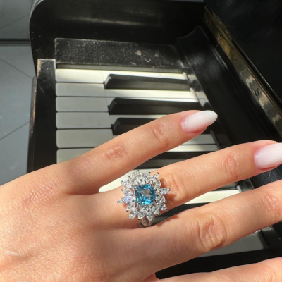 Ring with 0.18 ct Round Diamonds, 1.56 ct Marquise Diamonds and 1.67 ct Blue Swiss Topaz