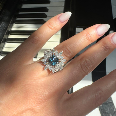 Ring with 0.18 ct Round Diamonds, 1.69 ct Marquise Diamonds and 1.64 ct London Blue Topaz