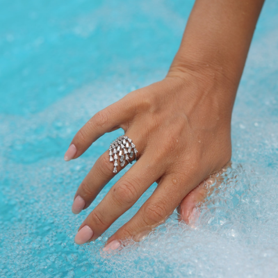 Ring with 0.90 ct Round Diamonds and 0.84 ct Baget Diamonds