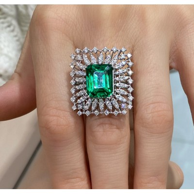 Ring with 1.32 ct Diamonds and 7.03 ct Green Citrine