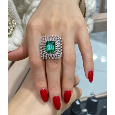 Ring with 1.32 ct Diamonds and 7.03 ct Green Citrine