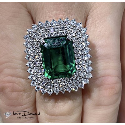 8.22 ct center Green Citrine ring with 2.28 ct diamonds