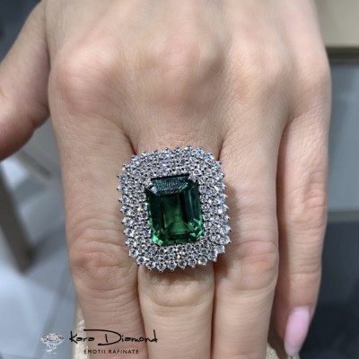 8.22 ct center Green Citrine ring with 2.28 ct diamonds