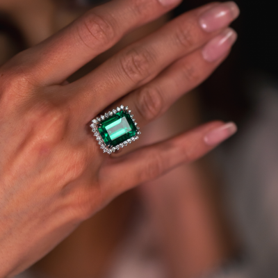 Ring with 0.72 ct. Diamonds and 12.61 ct. Green citrines