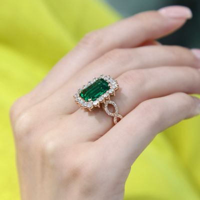 Ring with 6.19 ct green-citrine and 1.71 ct diamonds