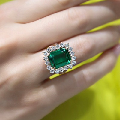 Ring with 6.19 ct green-citrine and 1.71 ct diamonds