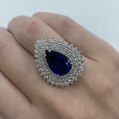 Ring with 2.04 ct Diamonds and 6.25 ct Quartz