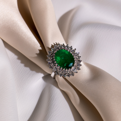 Ring with 1.84 ct Diamonds and 6.55 ct Emerald