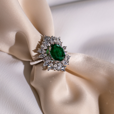 Ring with 2.18 ct Diamonds and 3.03 ct Emerald
