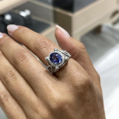 Ring with 1.33 ct Diamonds and 2.73 ct Tanzanite