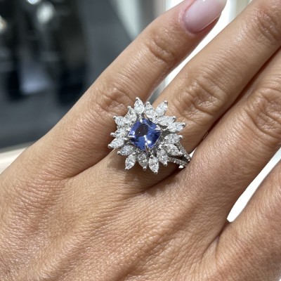 Ring with 1.68 ct diamonds and 1.45 ct Tanzanite