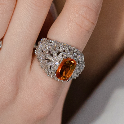 Ring with 3.07 ct yellow sapphire and 1.56 ct diamonds