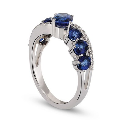 Ring with 2.52 ct Sapphires and 0.13 ct Diamonds