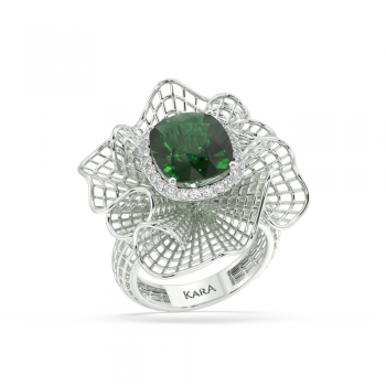 Ring with 6.20ct Center Emerald and 0.21ct Side Diamonds