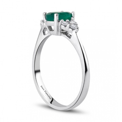 Ring with Diamonds of 0.20 ct and Emerald of 0.87 ct