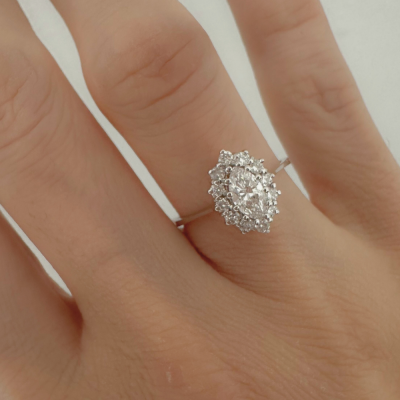 Ring with a central diamond of 0.42 ct and side diamonds of 0.22 ct