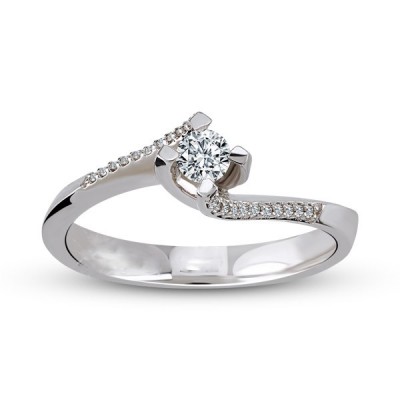Engagement ring with central diamond of 0.20 ct and side diamonds of 0.09 ct