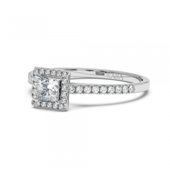 Engagement ring with central diamond of 0.22 ct and side diamonds of 0.27 ct