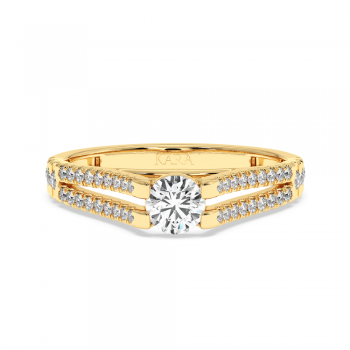 Engagement ring with central diamond of 0.29 ct and side diamonds of 0.27 ct