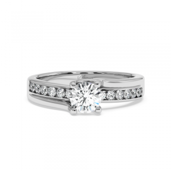 Engagement ring with central diamond of 0.66 ct and side diamonds of 0.31 ct