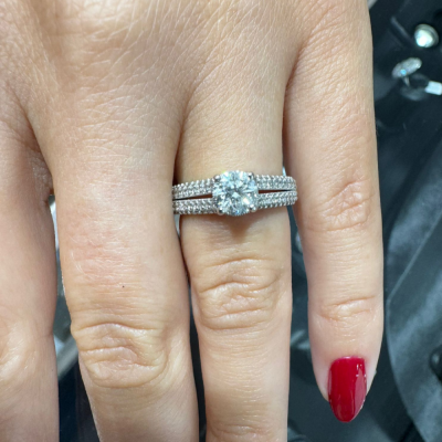 Engagement ring with central diamond of 0.70 ct and side diamonds of 0.88 ct