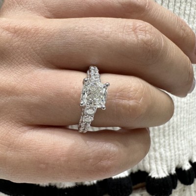 Engagement ring with 1.54 ct center diamond and 1.48 ct side diamonds