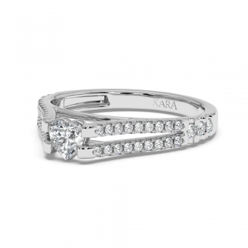 Engagement ring with Heart diamond of 0.29 ct and side diamonds of 0.27 ct