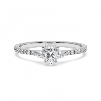 Engagement ring with Heart diamond of 0.50 ct and side diamonds of 0.23 ct