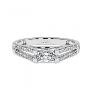Engagement ring with 0.30 ct Oval diamond and 0.18 ct side diamonds