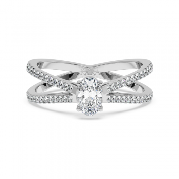 Engagement ring with 0.30 ct Oval diamond and 0.37 ct side diamonds