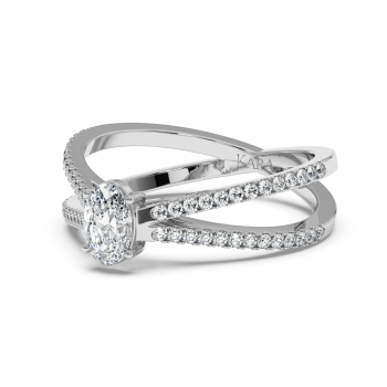 Engagement ring with 0.30 ct Oval diamond and 0.37 ct side diamonds