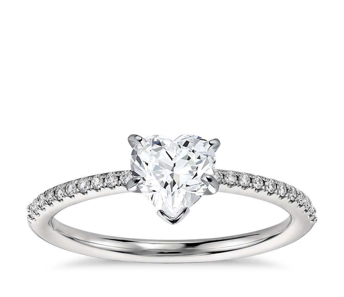 Engagement ring with central diamond of 0.50 ct and side diamonds of 0.30 ct