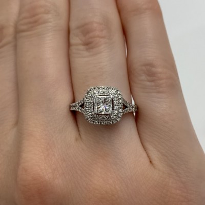 Engagement ring with central diamond of 0.50 ct and side diamonds of 0.30 ct
