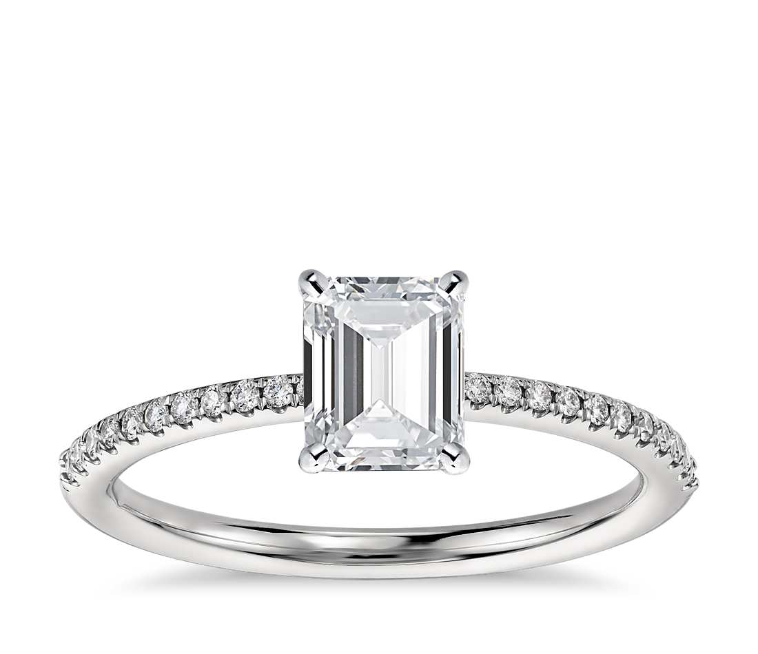 Engagement ring with central diamond of 0.90 ct and side diamonds of 0.30 ct