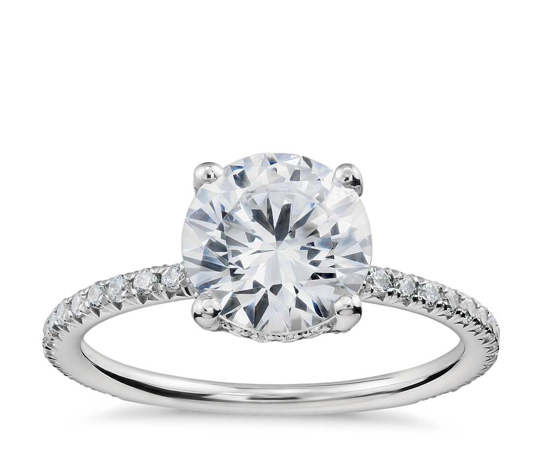 Engagement ring with central diamond of 1.32 ct and side diamonds of 0.30 ct