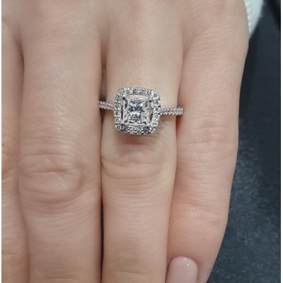 Engagement ring with 0.73ct diamond and 0.27ct side diamonds