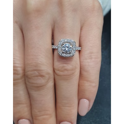 Engagement ring with 0.70 ct center diamond and 0.63 ct side diamonds