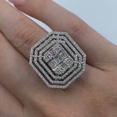 Ring with 0.55 ct Baget Diamonds and 1.08 ct round diamonds