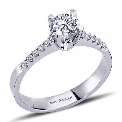 Engagement ring with 0.40 ct center diamond and 0.10 ct side diamonds