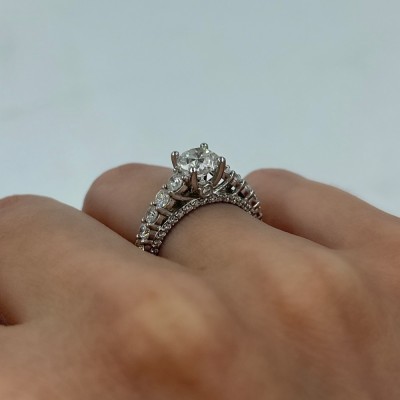 Engagement ring with 1.01 ct center diamond and 1.13 ct side diamonds